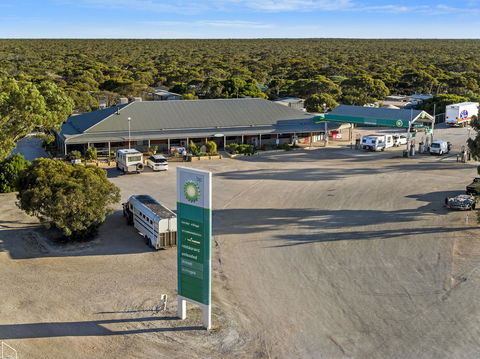 Border Village Roadhouse - Redcliffe Tourism 17