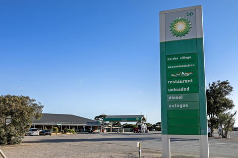 Border Village Roadhouse - Redcliffe Tourism 24