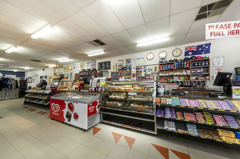 Border Village Roadhouse - Redcliffe Tourism 9