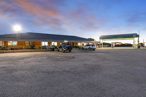 Border Village Roadhouse - Redcliffe Tourism 2