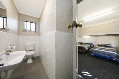 Border Village Roadhouse - Redcliffe Tourism 38