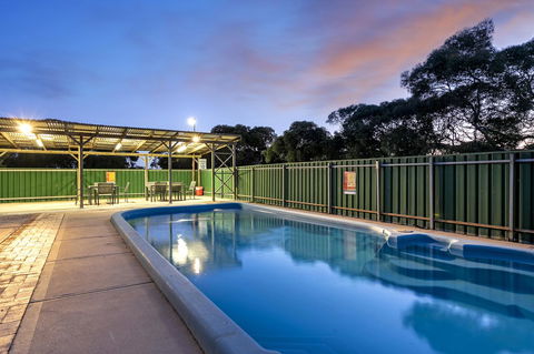 Border Village Roadhouse - Redcliffe Tourism 4