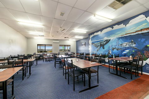 Border Village Roadhouse - Redcliffe Tourism 7