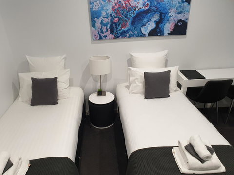 The Avenue Inn - Redcliffe Tourism 3