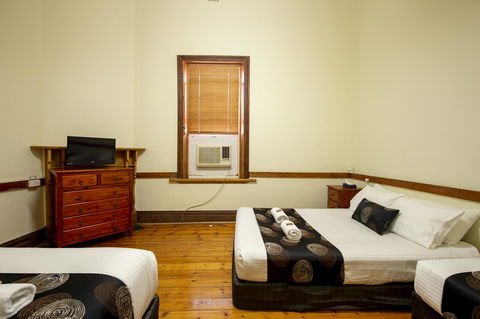 City Centre Motel Hotel - Redcliffe Tourism 1