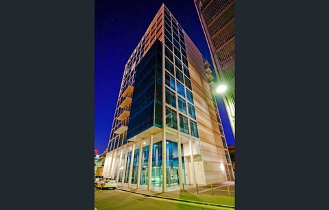 Light And Spacious, Stunning Views Of Adelaide - Redcliffe Tourism 12