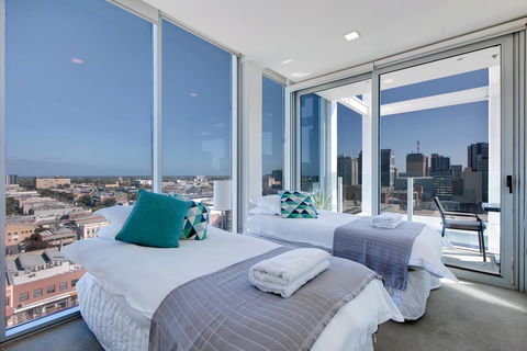 Light And Spacious, Stunning Views Of Adelaide - Redcliffe Tourism 6