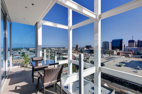 Light And Spacious, Stunning Views Of Adelaide - Redcliffe Tourism 1