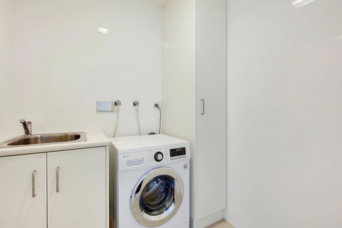 Light And Spacious, Stunning Views Of Adelaide - Redcliffe Tourism 10