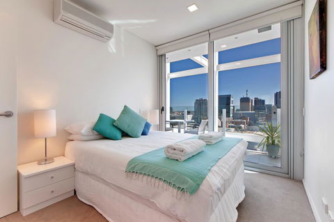 Light And Spacious, Stunning Views Of Adelaide - Redcliffe Tourism 5