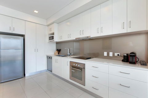 Light And Spacious, Stunning Views Of Adelaide - Redcliffe Tourism 4