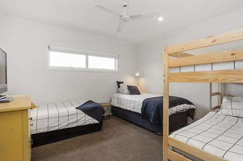 Sea View At Silver Sands - C21 SouthCoast Holidays - Redcliffe Tourism 9
