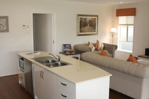 C And C Tanunda - Redcliffe Tourism 12