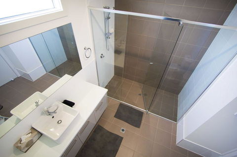 Villa Serra - Redcliffe Tourism 7
