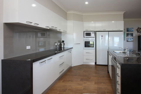 Waterfront On Osprey - Redcliffe Tourism 13