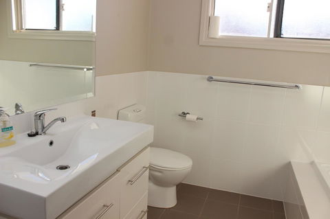 Waterfront On Osprey - Redcliffe Tourism 24