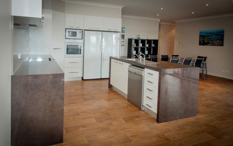 Waterfront On Osprey - Redcliffe Tourism 8