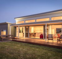 Middle River Beach House - East Wing - Redcliffe Tourism