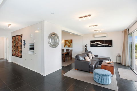 Esplanade Escape - Redcliffe Tourism 26