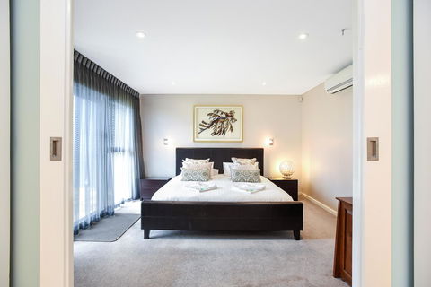 Esplanade Escape - Redcliffe Tourism 35