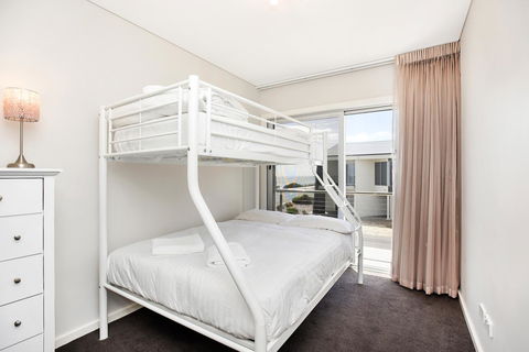 Esplanade Escape - Redcliffe Tourism 11