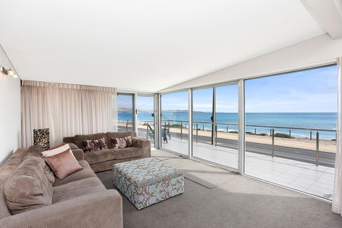 Esplanade Escape - Redcliffe Tourism 18