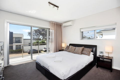 Esplanade Escape - Redcliffe Tourism 14