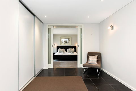 Esplanade Escape - Redcliffe Tourism 24