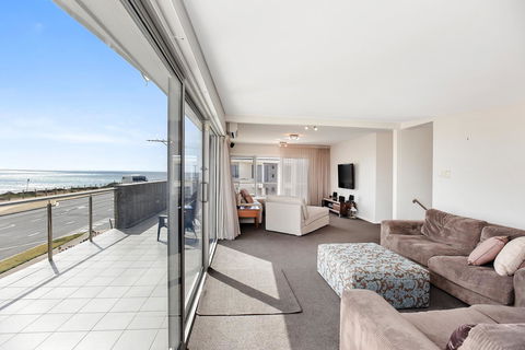 Esplanade Escape - Redcliffe Tourism 28