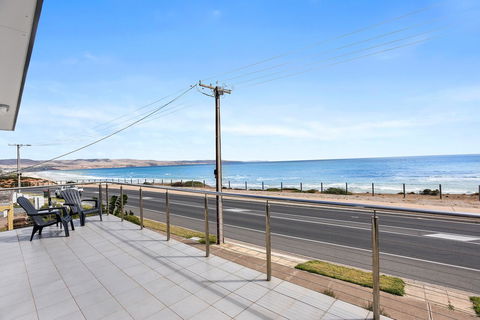 Esplanade Escape - Redcliffe Tourism 16