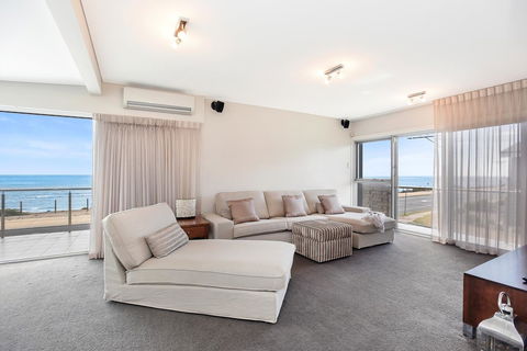 Esplanade Escape - Redcliffe Tourism 17