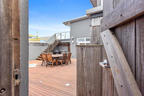 Esplanade Escape - Redcliffe Tourism 9