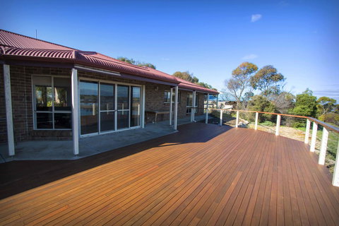 Limestone Ridge - Redcliffe Tourism 0