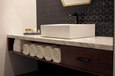 Ellen Hotel - Redcliffe Tourism 20