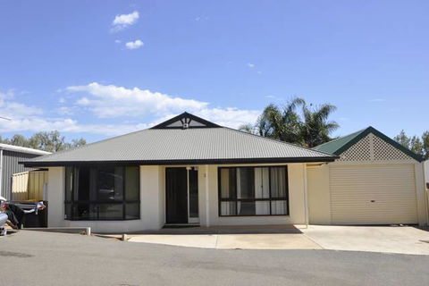 The Club House - Redcliffe Tourism 4