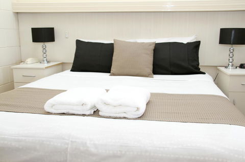 Renmark Motor Inn - Redcliffe Tourism 0