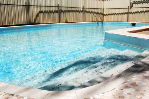 Renmark Motor Inn - Redcliffe Tourism 3