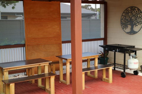 Renmark Motor Inn - Redcliffe Tourism 2