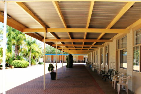 Renmark Motor Inn - Redcliffe Tourism 5