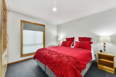 City Four Apartment - Redcliffe Tourism 3