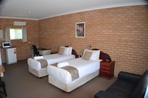 Deer Park Motor Inn Armidale - Redcliffe Tourism 3