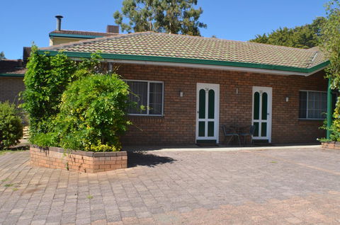 Deer Park Motor Inn Armidale - Redcliffe Tourism 37