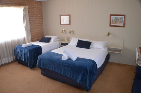 Deer Park Motor Inn Armidale - Redcliffe Tourism 2