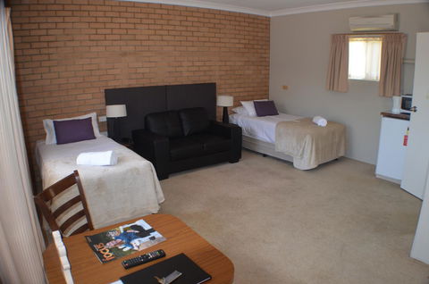 Deer Park Motor Inn Armidale - Redcliffe Tourism 11