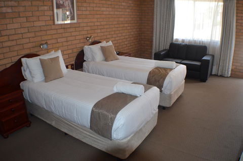 Deer Park Motor Inn Armidale - Redcliffe Tourism 4