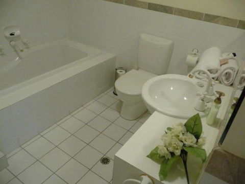 City Escape 3 Bedroom East End Of Adelaide - Redcliffe Tourism 1