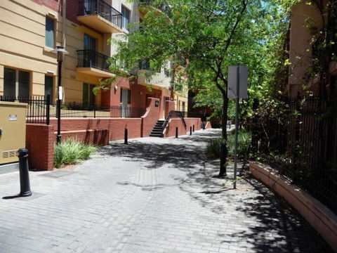 City Escape 3 Bedroom East End Of Adelaide - Redcliffe Tourism 2