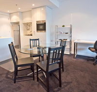 Luxury City Apt with Pool Gym Spa Netflix - Redcliffe Tourism