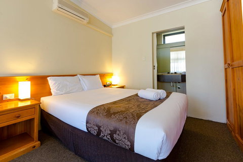Abcot Inn - Redcliffe Tourism 19