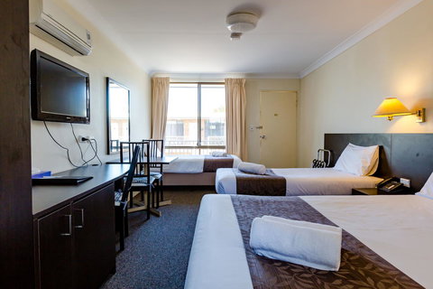 Abcot Inn - Redcliffe Tourism 7